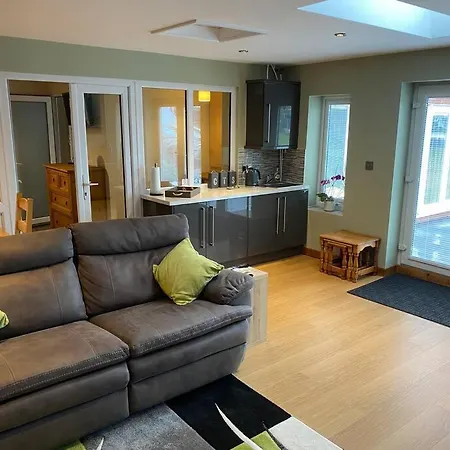 Happy Days Moreton , 2 Miles From Hoylake Wirral Exterior photo