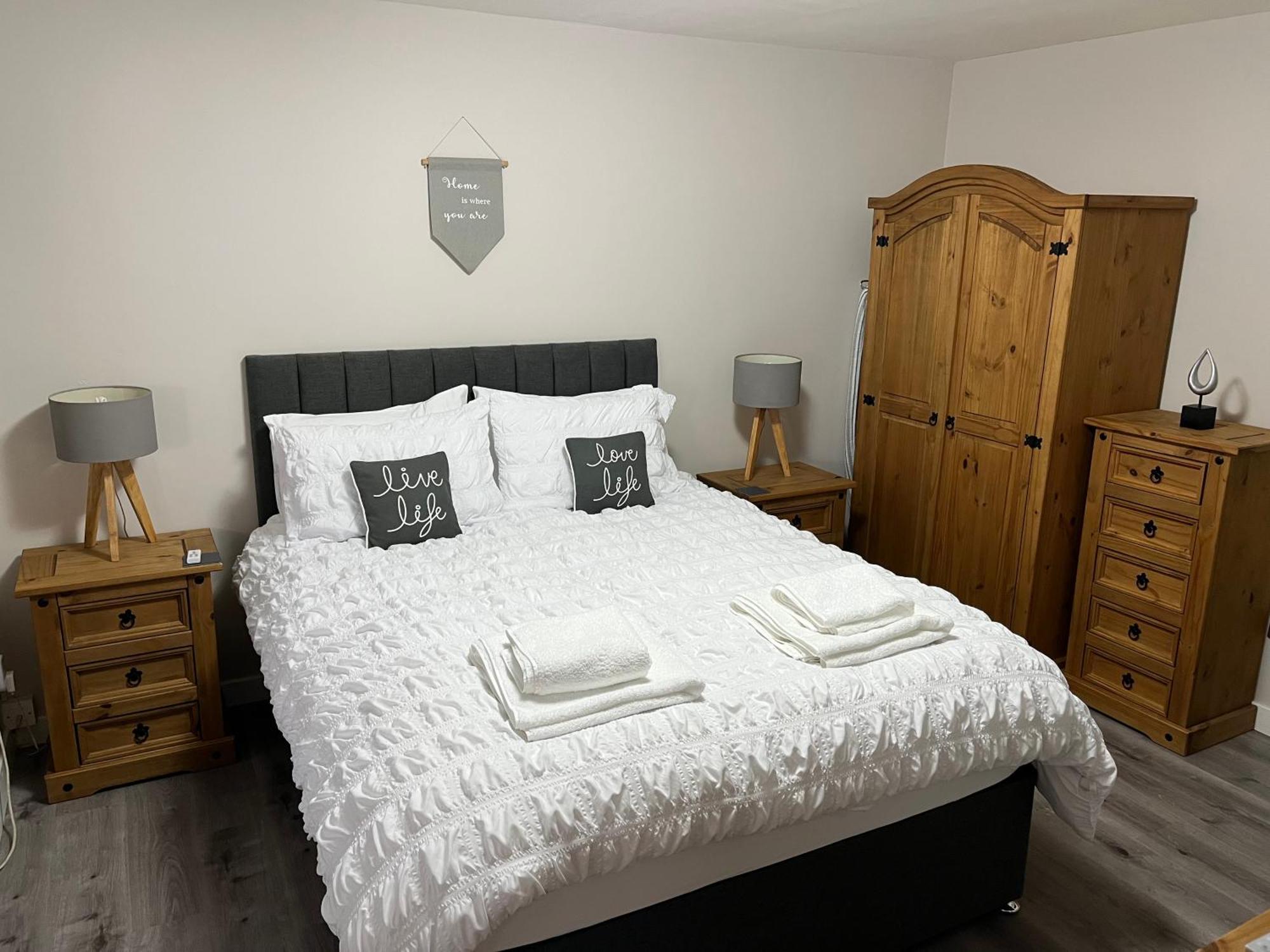 Happy Days Moreton , 2 Miles From Hoylake Wirral *